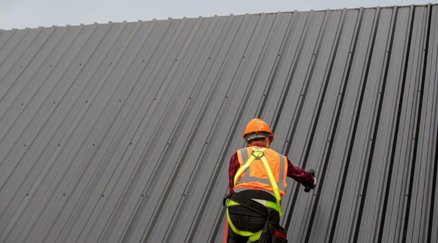 Professional gutter cleaning in Howard, KS